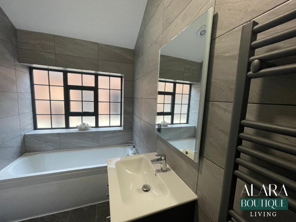 Appartamento 3 Floor Townhouse Luxury Living Alara Boutique Birmingham Esterno foto